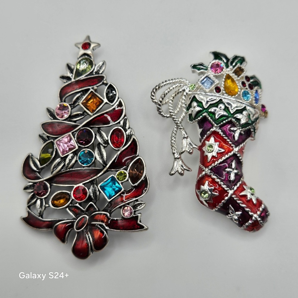 Premier Designs 2PC Red/Green SilverTone Brooch Set Christmas Tree Stocking Pins - Picture 2 of 11